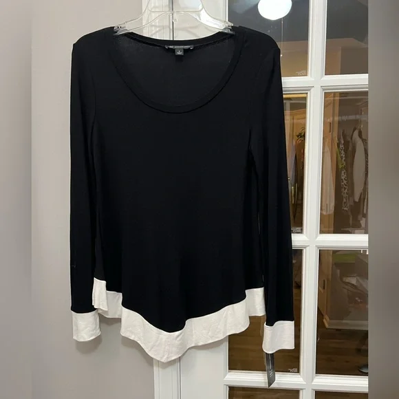 SALE 2/$20 INC Black & white Long Sleeve Tunic w/hankerchief hem - Picture 1 of 6
